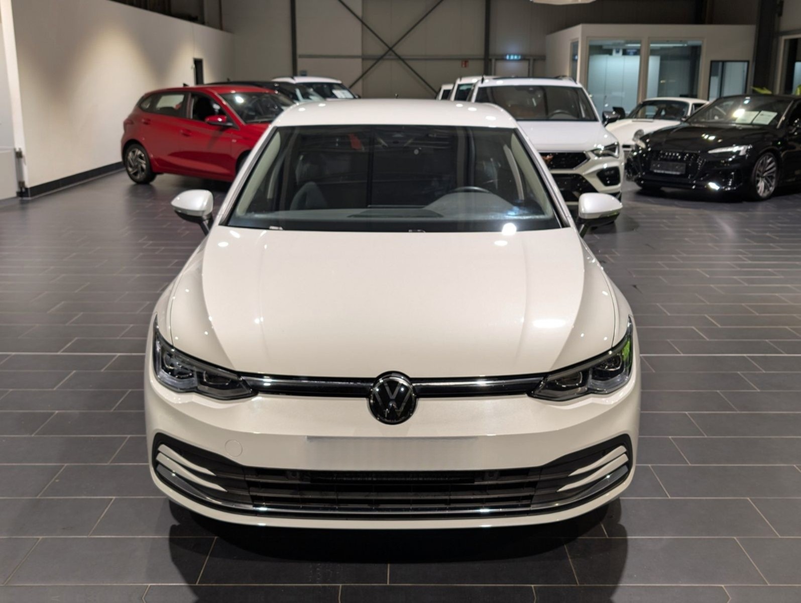 Volkswagen Golf 2.0 TDI SCR DSG Active AHK Navi LED foto 3
