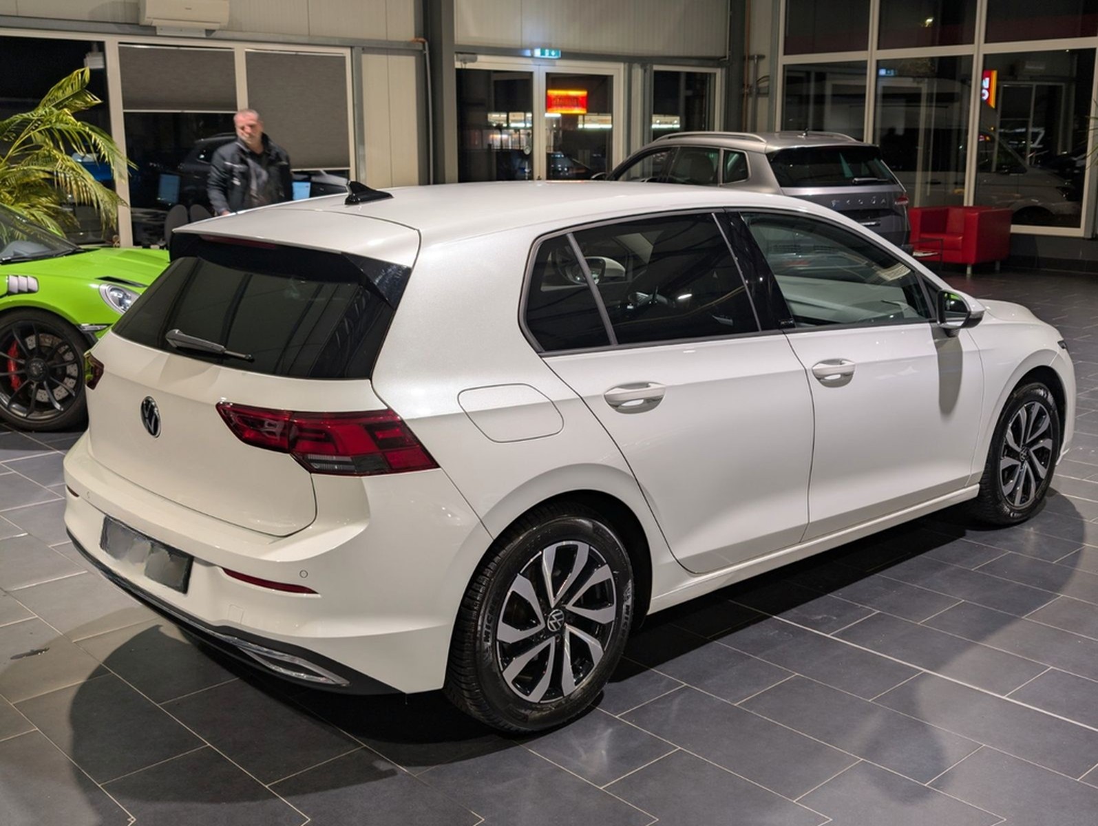 Volkswagen Golf 2.0 TDI SCR DSG Active AHK Navi LED foto 6