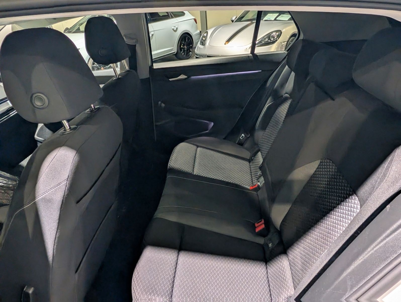 Volkswagen Golf 2.0 TDI SCR DSG Active AHK Navi LED foto 9