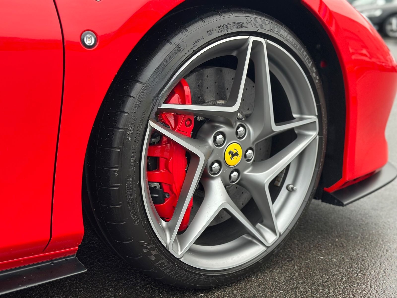 Ferrari F8 Tributo Coupé DCT 1.H/S-H/R-CAM/R-SEATS/CARBO foto 17