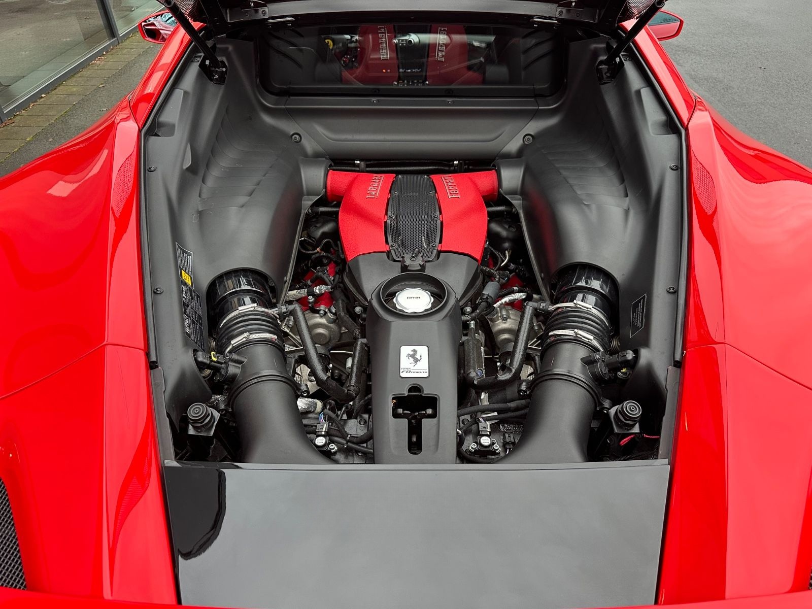 Ferrari F8 Tributo Coupé DCT 1.H/S-H/R-CAM/R-SEATS/CARBO foto 24