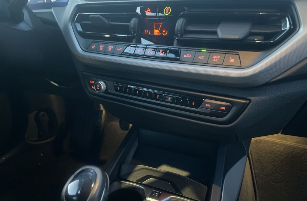 BMW 118i Advantage, LED,NAVI,COMFORT-P,TEMPO,SHZ,LHZ foto 11