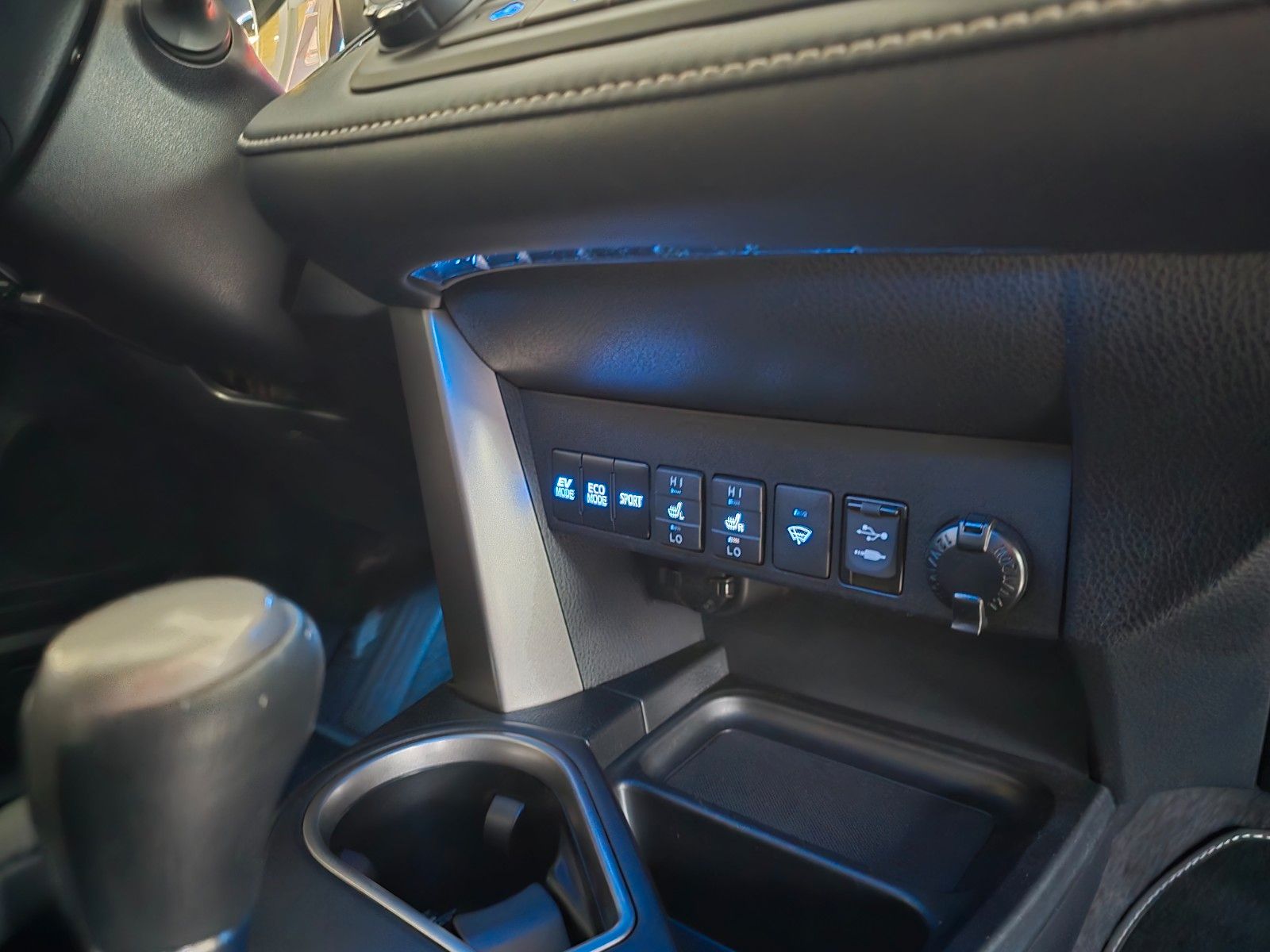 Toyota RAV4 Team D Navigation Kamera Lenkrad Heizung foto 15