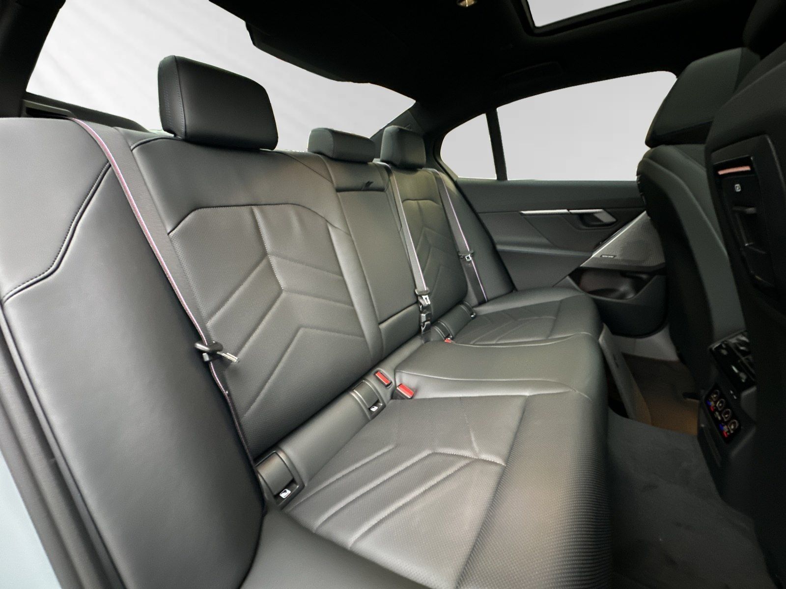 BMW 520d M Sport Pro|AHK|Pano|Autobahnass. foto 13