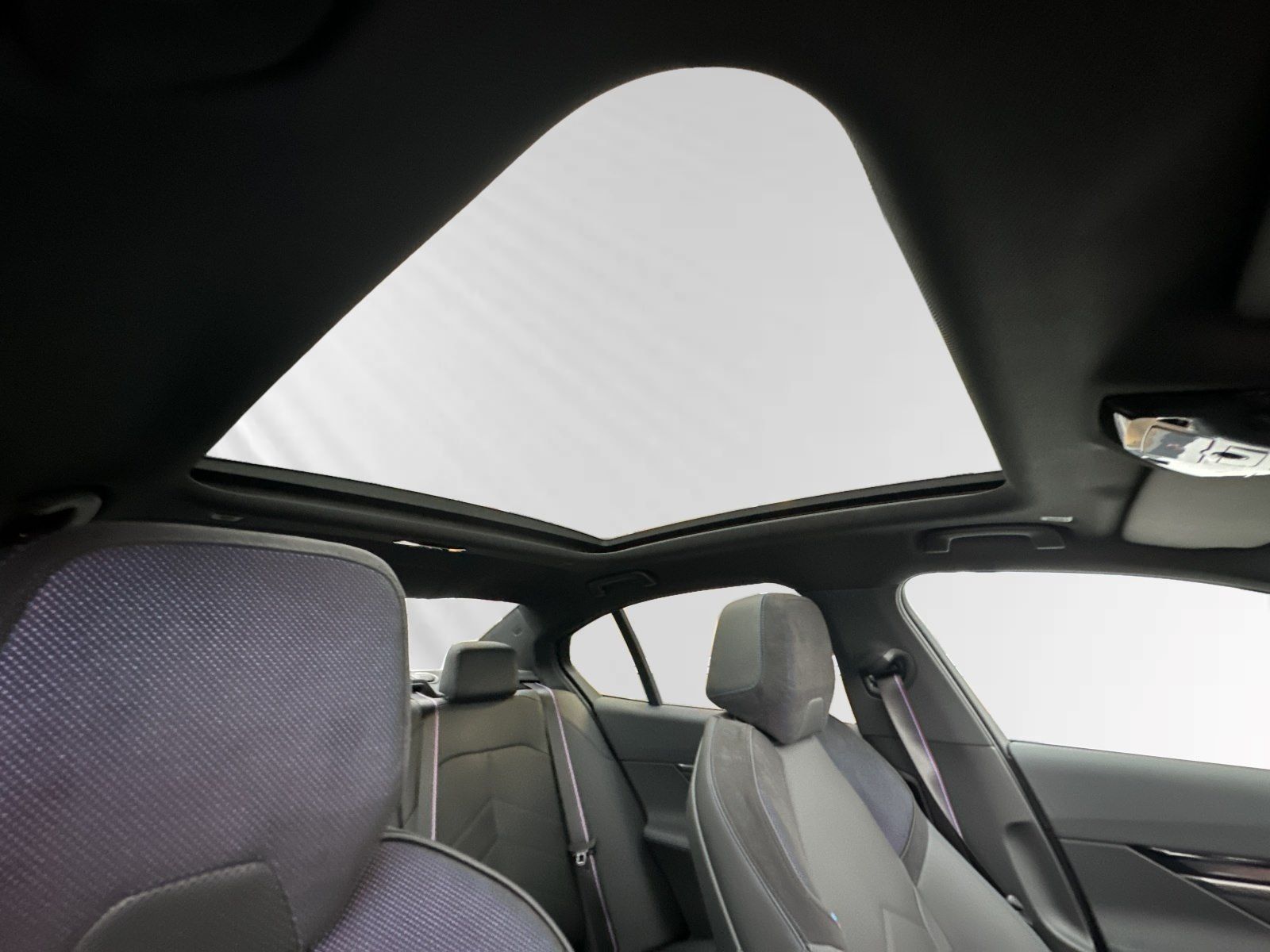 BMW 520d M Sport Pro|AHK|Pano|Autobahnass. foto 16