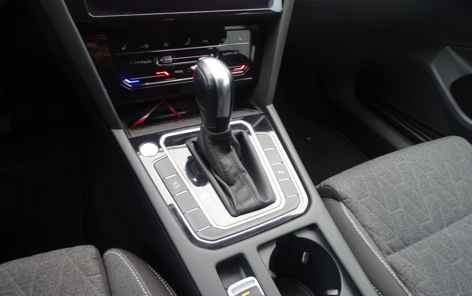 Volkswagen Passat Variant 2.0 TDI " RFK/ACC/SHZ/LED/Navi" foto 13