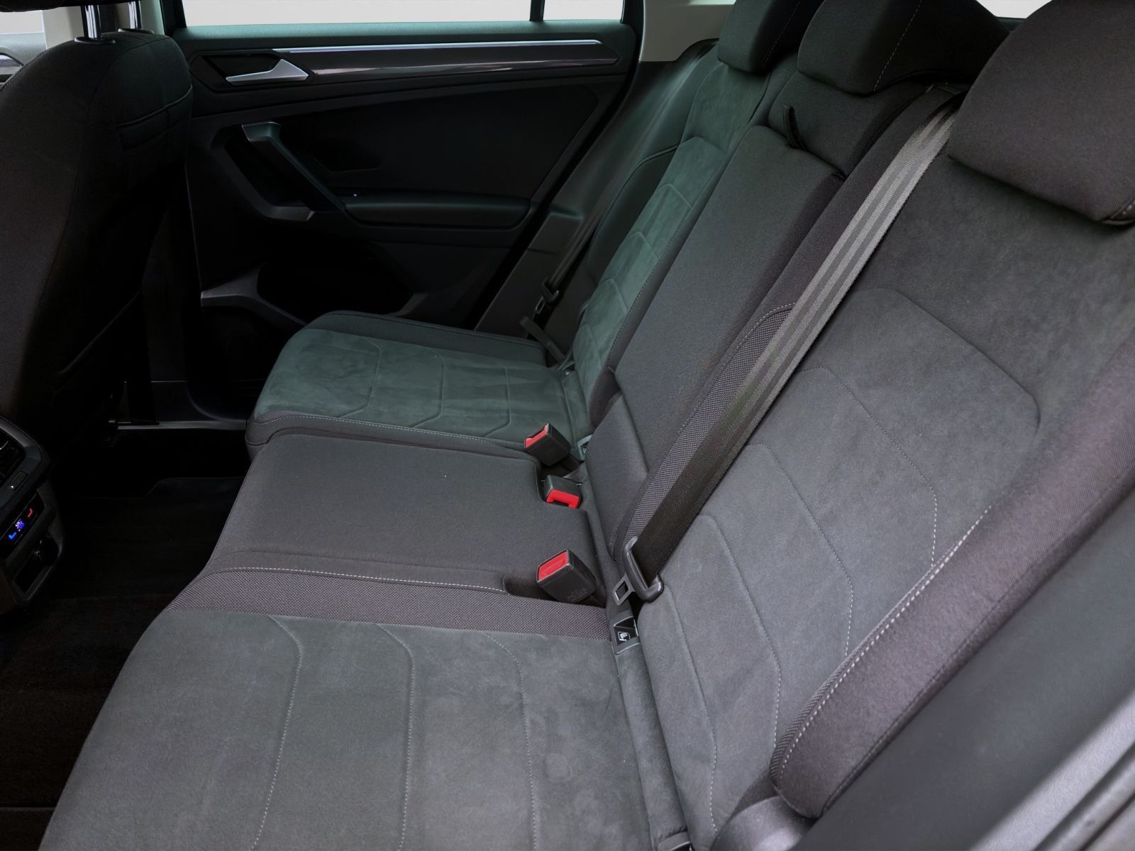 Volkswagen Tiguan 2.0 TDI ELEGANCE NAVI MATRIX PDC SITZHZG foto 14