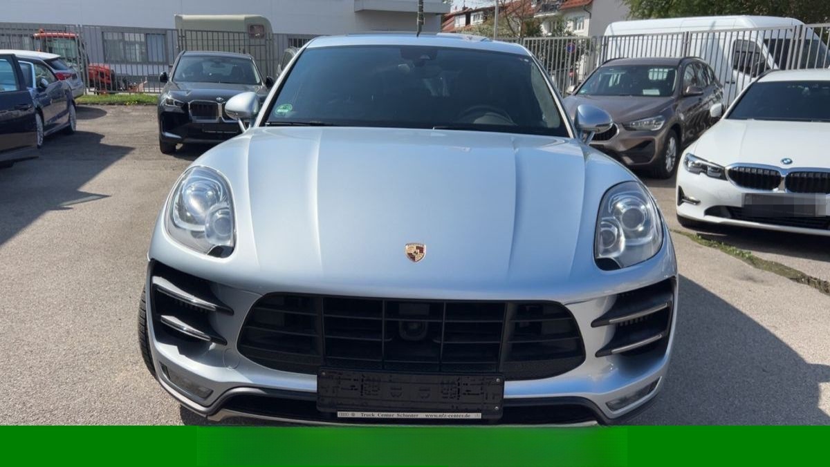 Porsche Macan Turbo 3,6L V6 PANO/BOSE/CARBON/ALCANTARA foto 2
