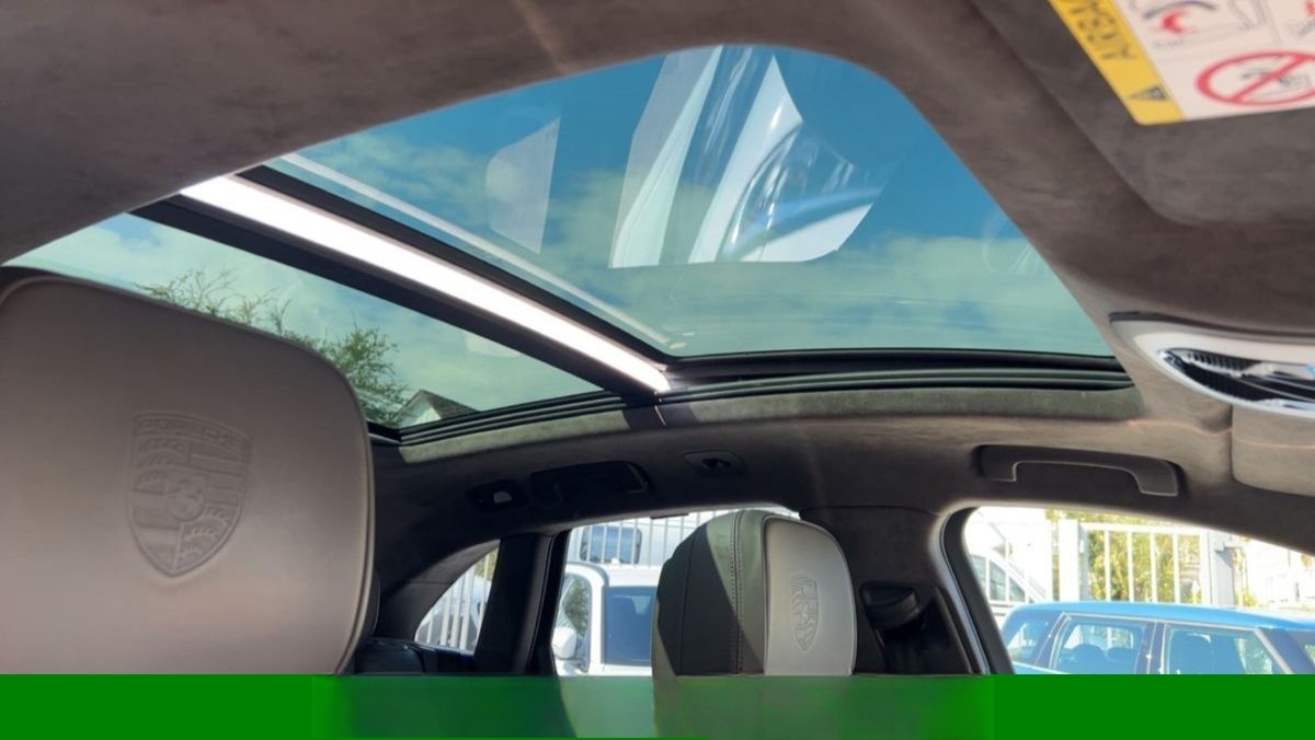 Porsche Macan Turbo 3,6L V6 PANO/BOSE/CARBON/ALCANTARA foto 13