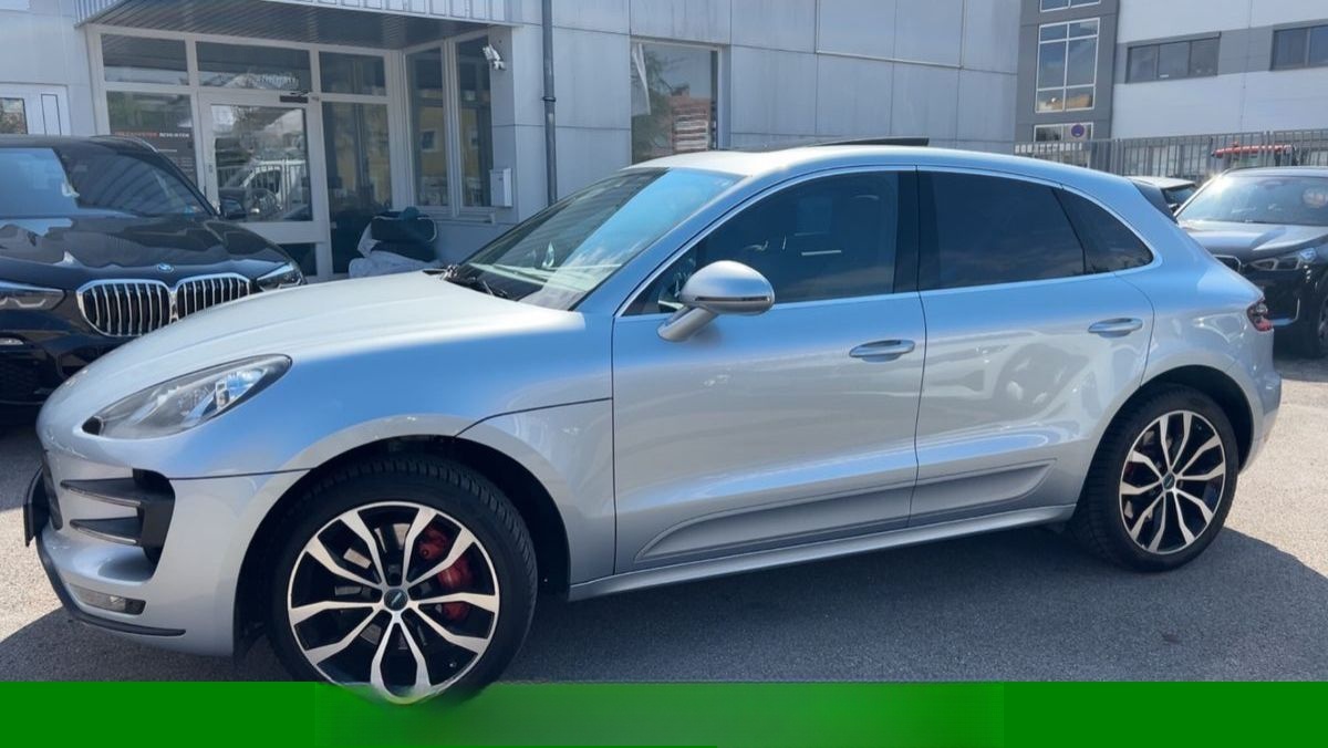 Porsche Macan Turbo 3,6L V6 PANO/BOSE/CARBON/ALCANTARA foto 3