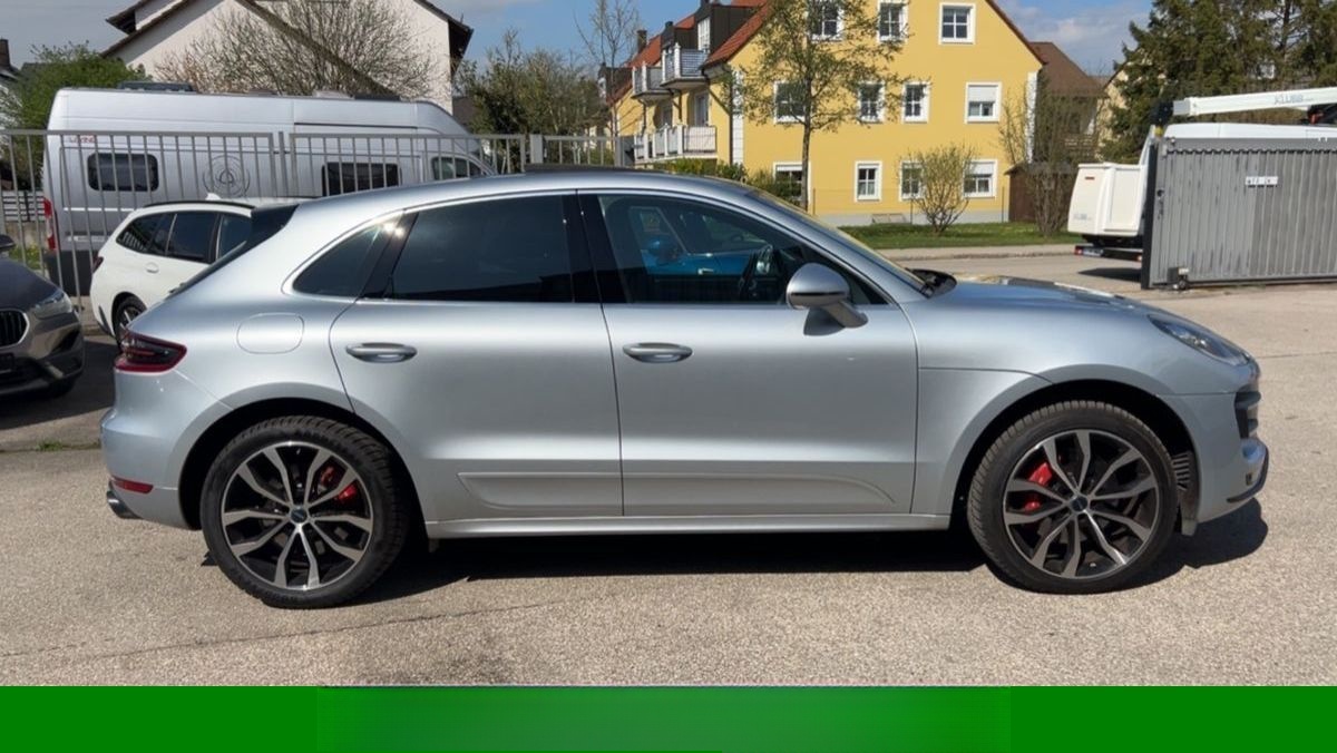 Porsche Macan Turbo 3,6L V6 PANO/BOSE/CARBON/ALCANTARA foto 6