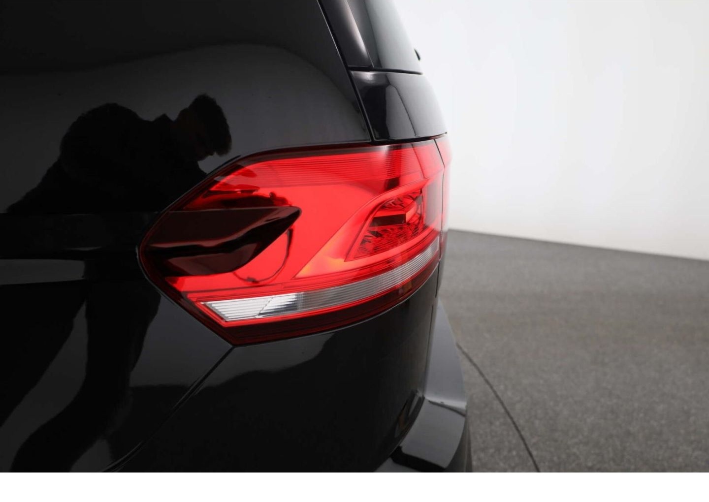Volkswagen Touran 1.5 TSI R-Line DSG LED/NAV/RFK/ACC/PDC/SH foto 25