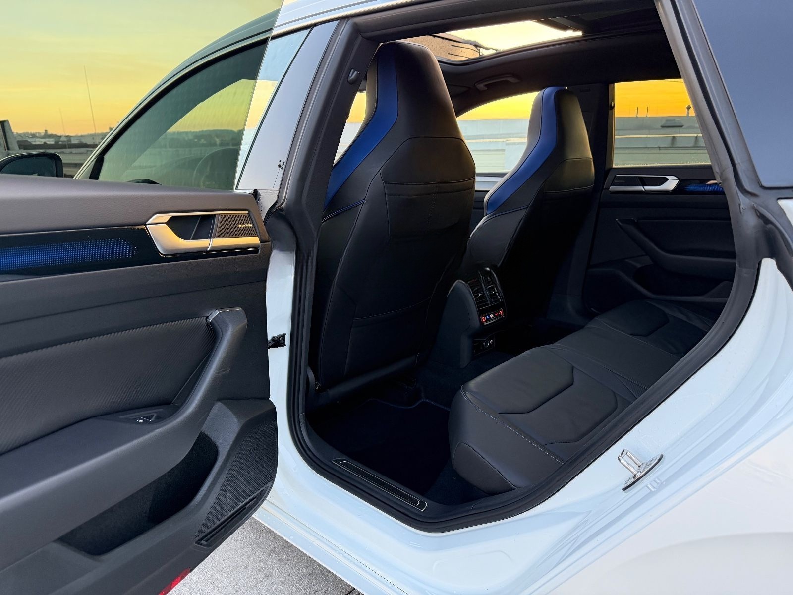 Volkswagen Arteon 2.0 TSI*SB*R*4M*DSG*PANO*VIRT*NAVI*IQ*VOL foto 16