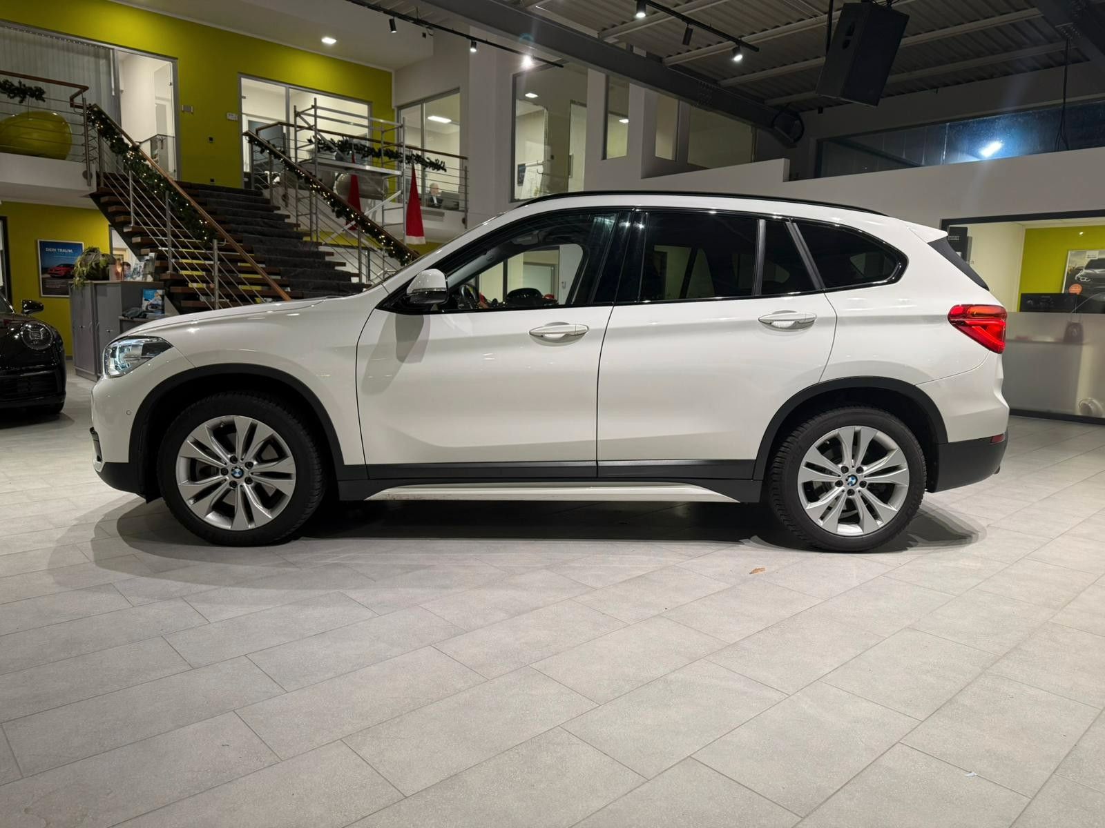 BMW X1 xDrive 20 i Sport Line *RFK*X-Drive*Shadow* foto 3