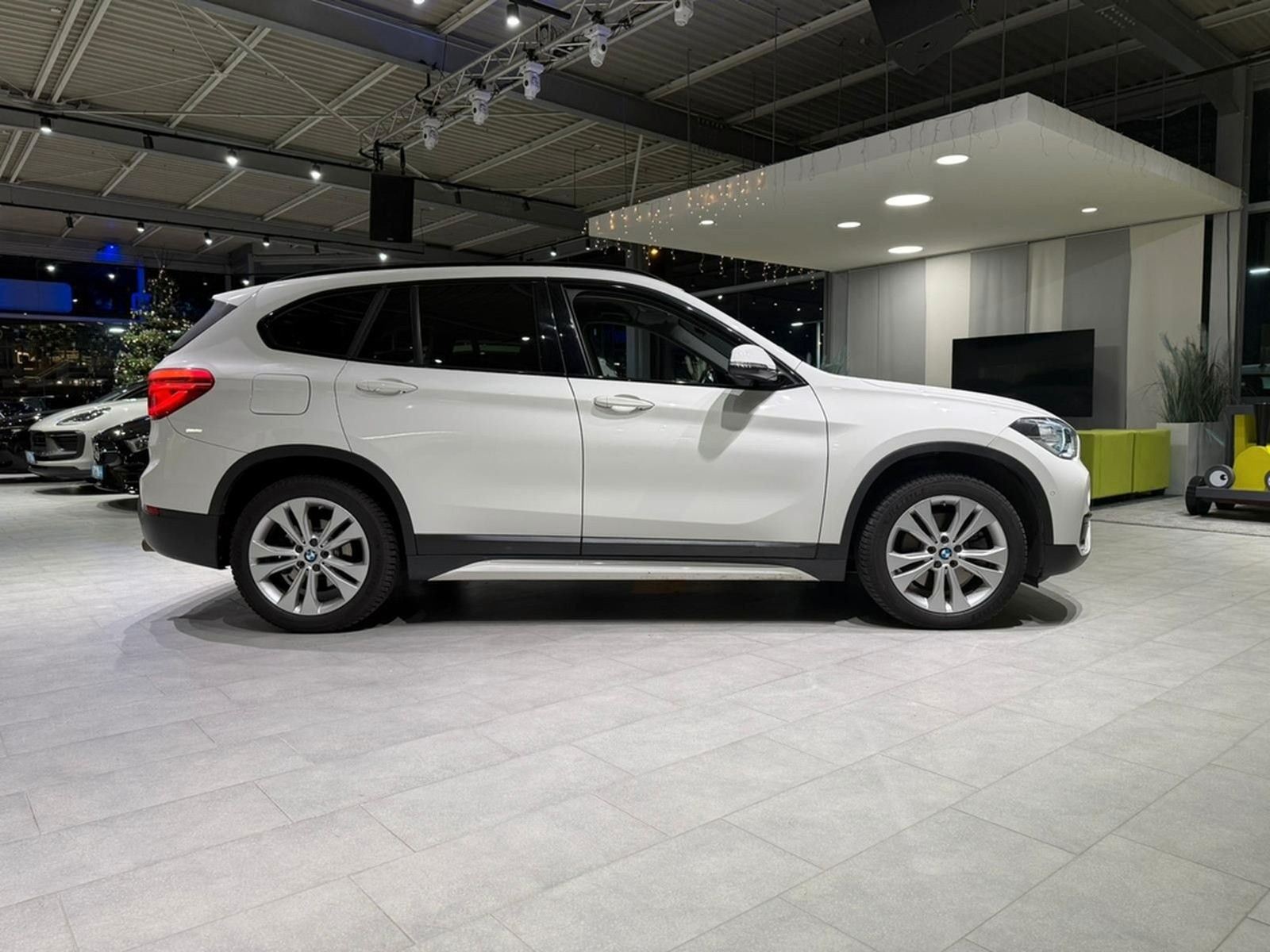 BMW X1 xDrive 20 i Sport Line *RFK*X-Drive*Shadow* foto 6