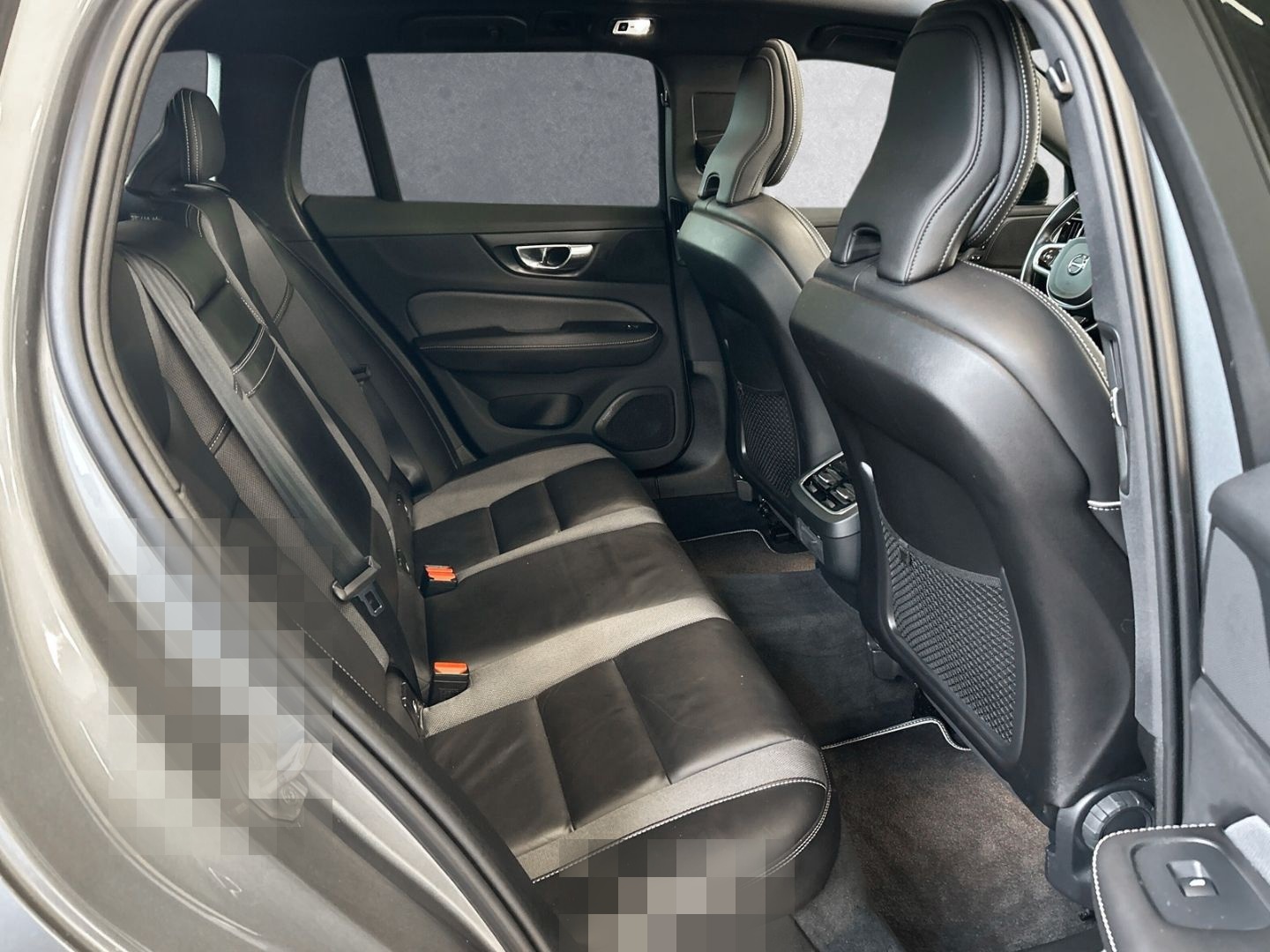 Volvo V60 R-Design D4 Pano/ACC/AHK/HUD foto 5