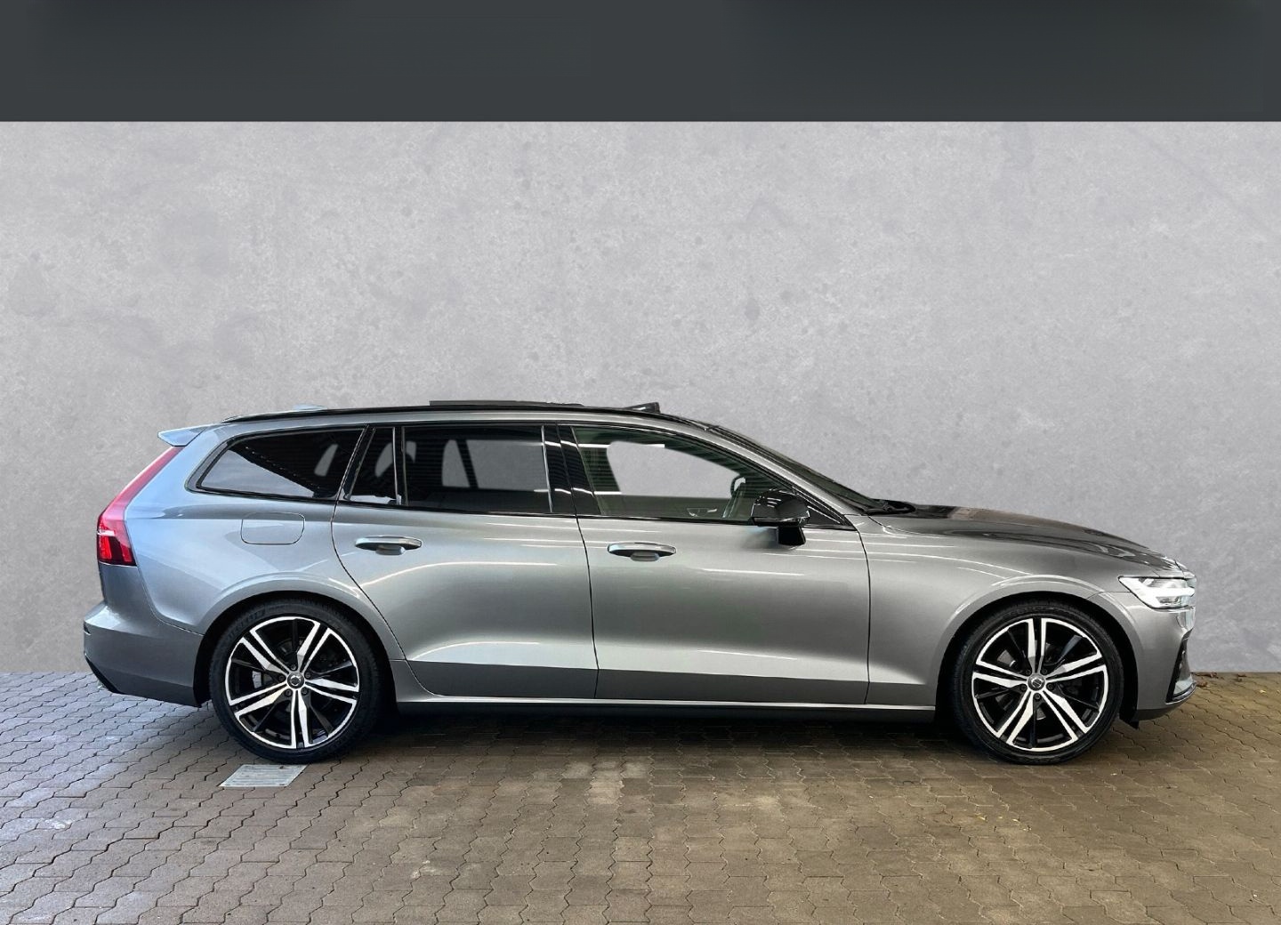 Volvo V60 R-Design D4 Pano/ACC/AHK/HUD foto 6