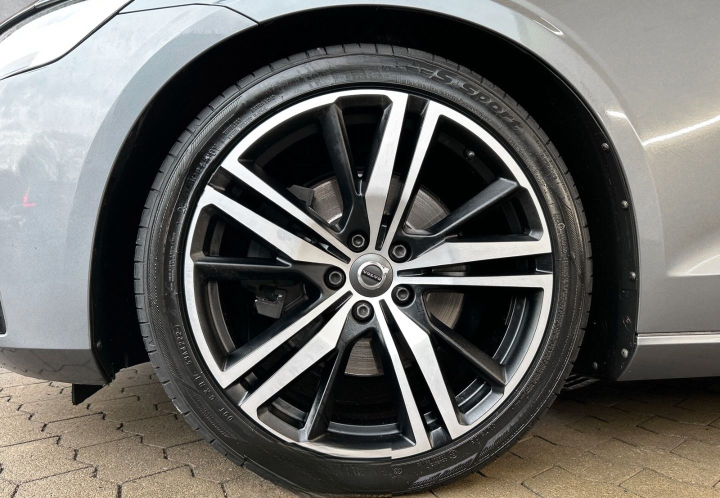 Volvo V60 R-Design D4 Pano/ACC/AHK/HUD foto 9