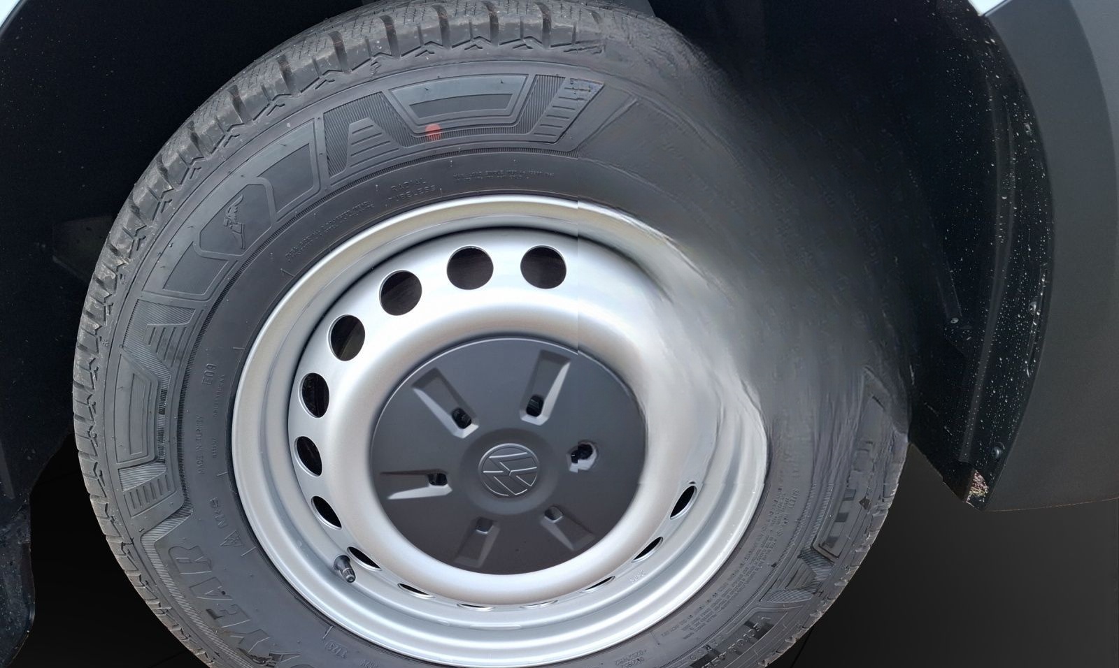 Volkswagen T7 Kombi 9-Sitzer Kurz Klima Ganzjahresreifen foto 12