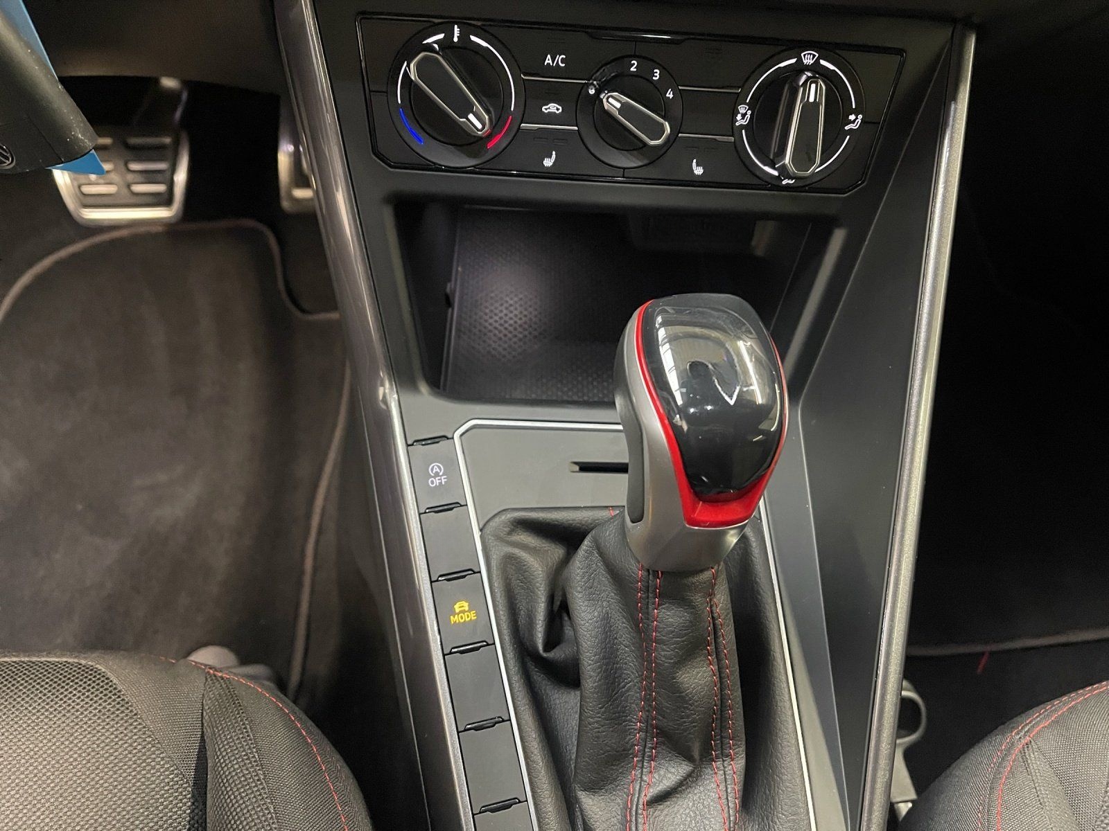Volkswagen Polo VI 2.0 TSI GTI IQLight AUT Kam. Navi LED LM foto 14