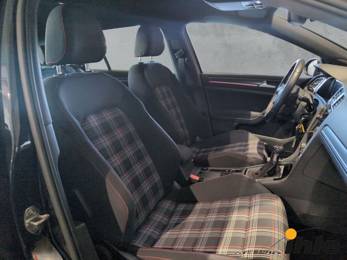Volkswagen Golf GTI VII Performance 2,0 TSI NAVI+ACC+BLUETO foto 4