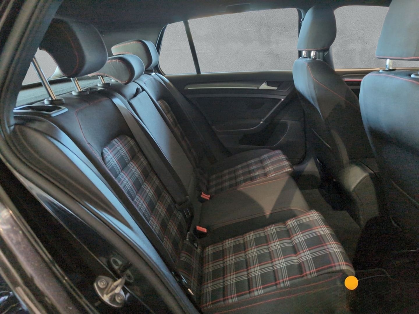 Volkswagen Golf GTI VII Performance 2,0 TSI NAVI+ACC+BLUETO foto 9