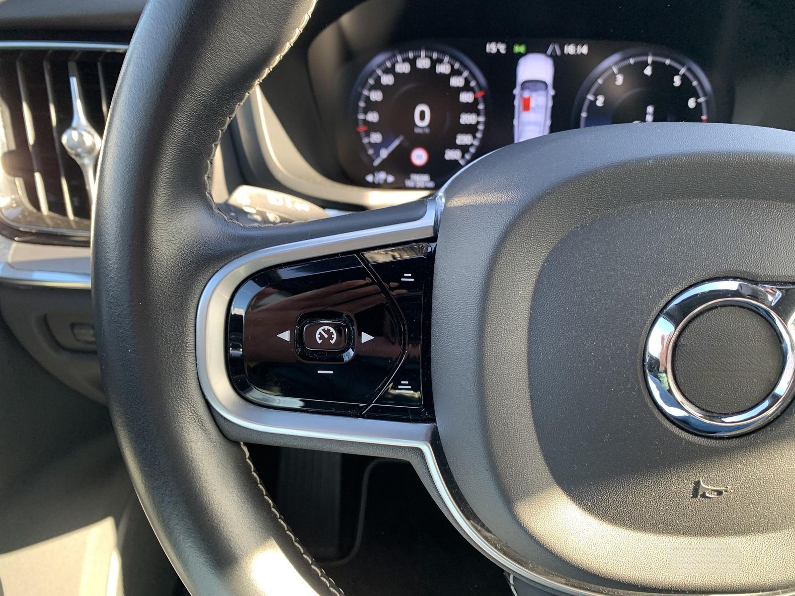 Volvo V60 R Design H&K+Navi+Winterpaket+Kamera foto 17