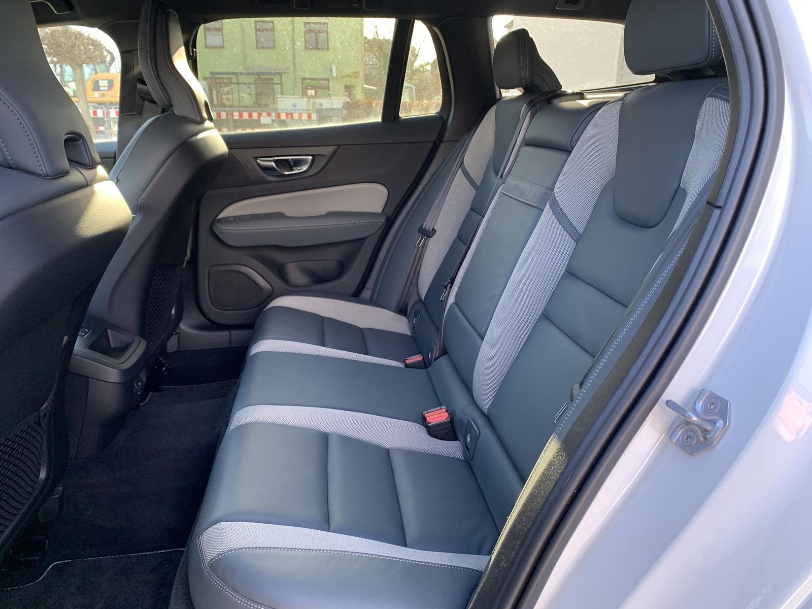 Volvo V60 R Design H&K+Navi+Winterpaket+Kamera foto 10