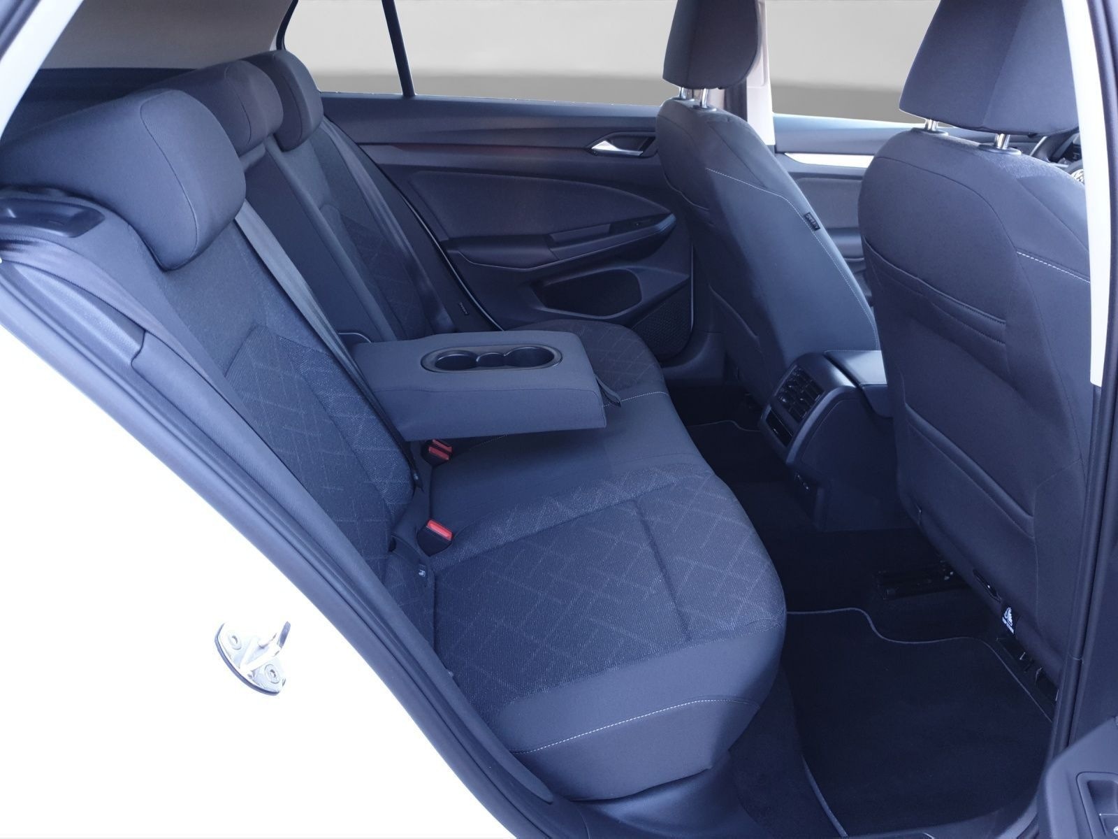 Volkswagen Golf 1.5 TSI LIFE LED NAVI KAMERA SITZHZ APP-CON foto 6