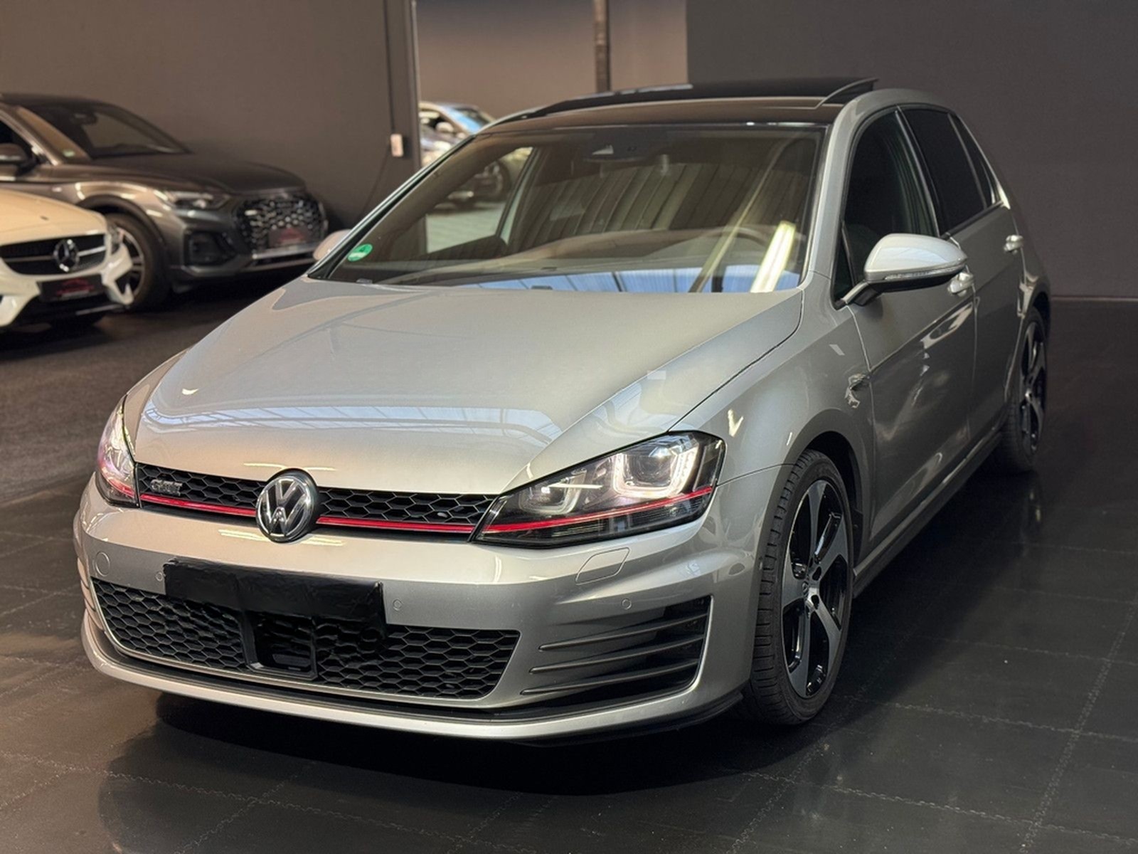 Volkswagen Golf VII Lim. GTI DSG/Navi/Pano/Standhzg/Ahk/Kam foto 2