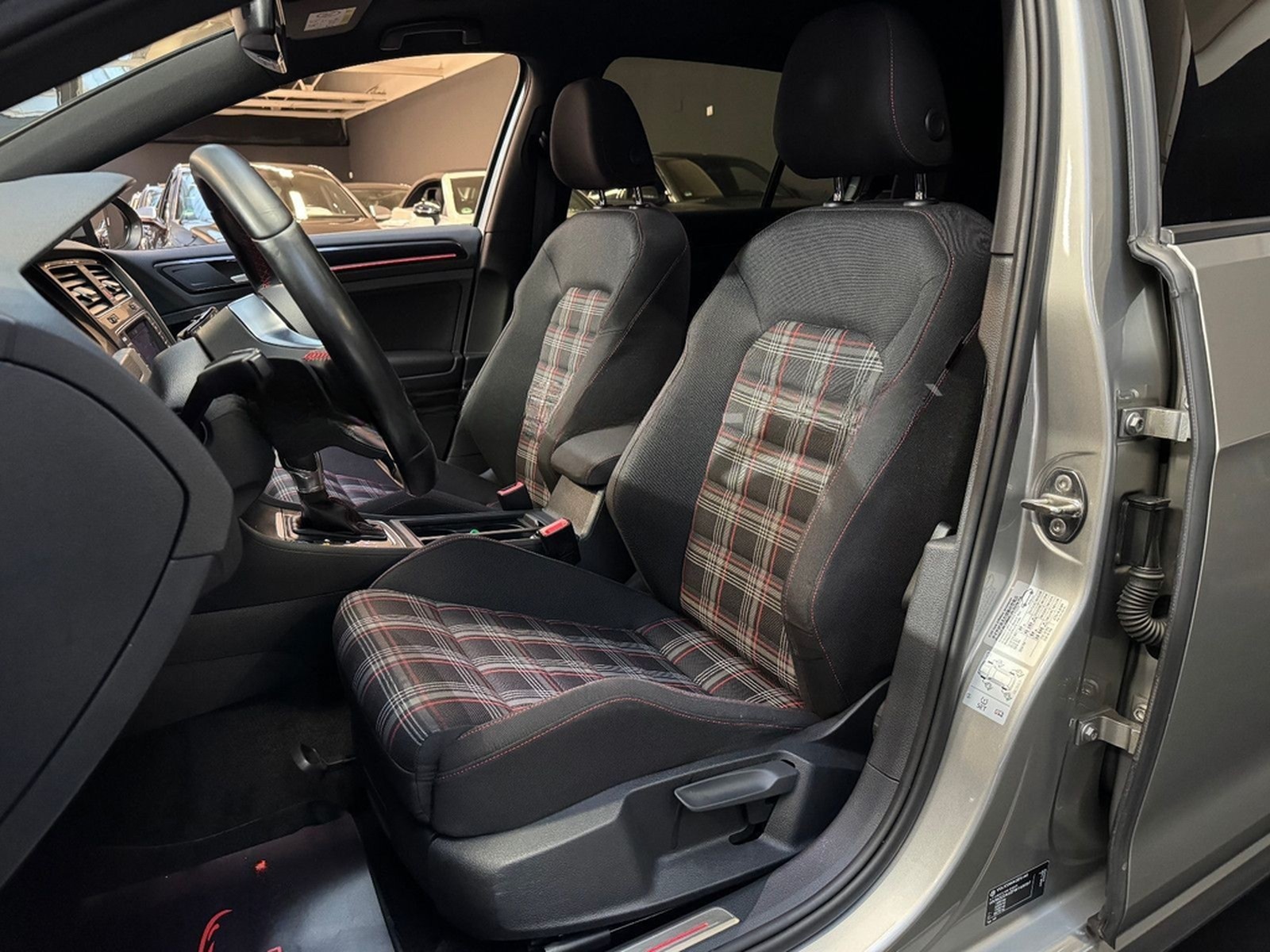 Volkswagen Golf VII Lim. GTI DSG/Navi/Pano/Standhzg/Ahk/Kam foto 16
