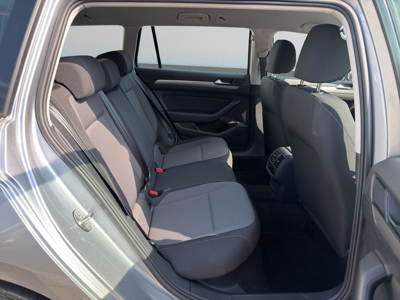 Volkswagen Passat Variant 1.5 TSI Navi APP LED RFK PDC SHZ foto 12