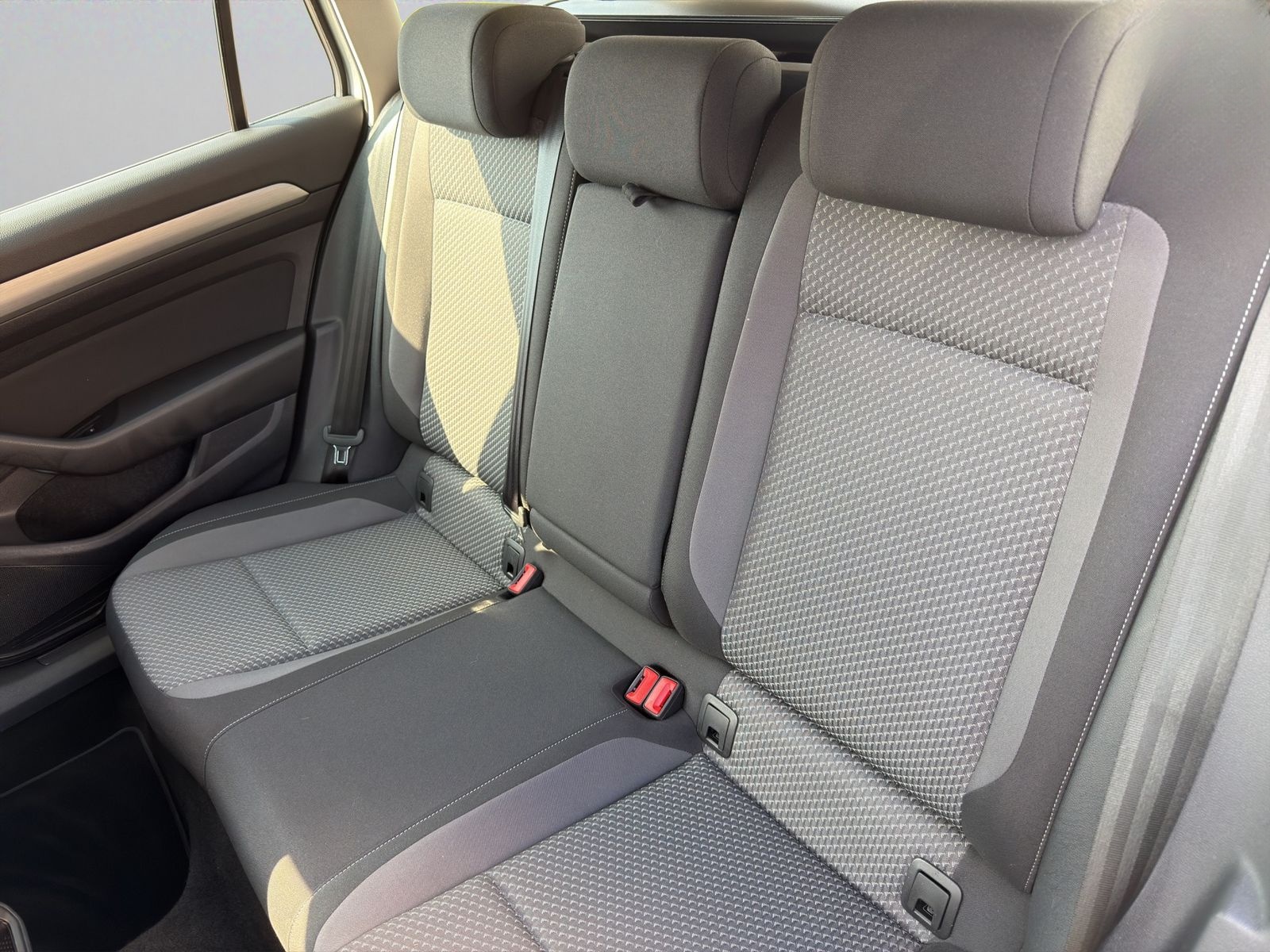 Volkswagen Passat Variant 1.5 TSI Navi APP LED RFK PDC SHZ foto 13