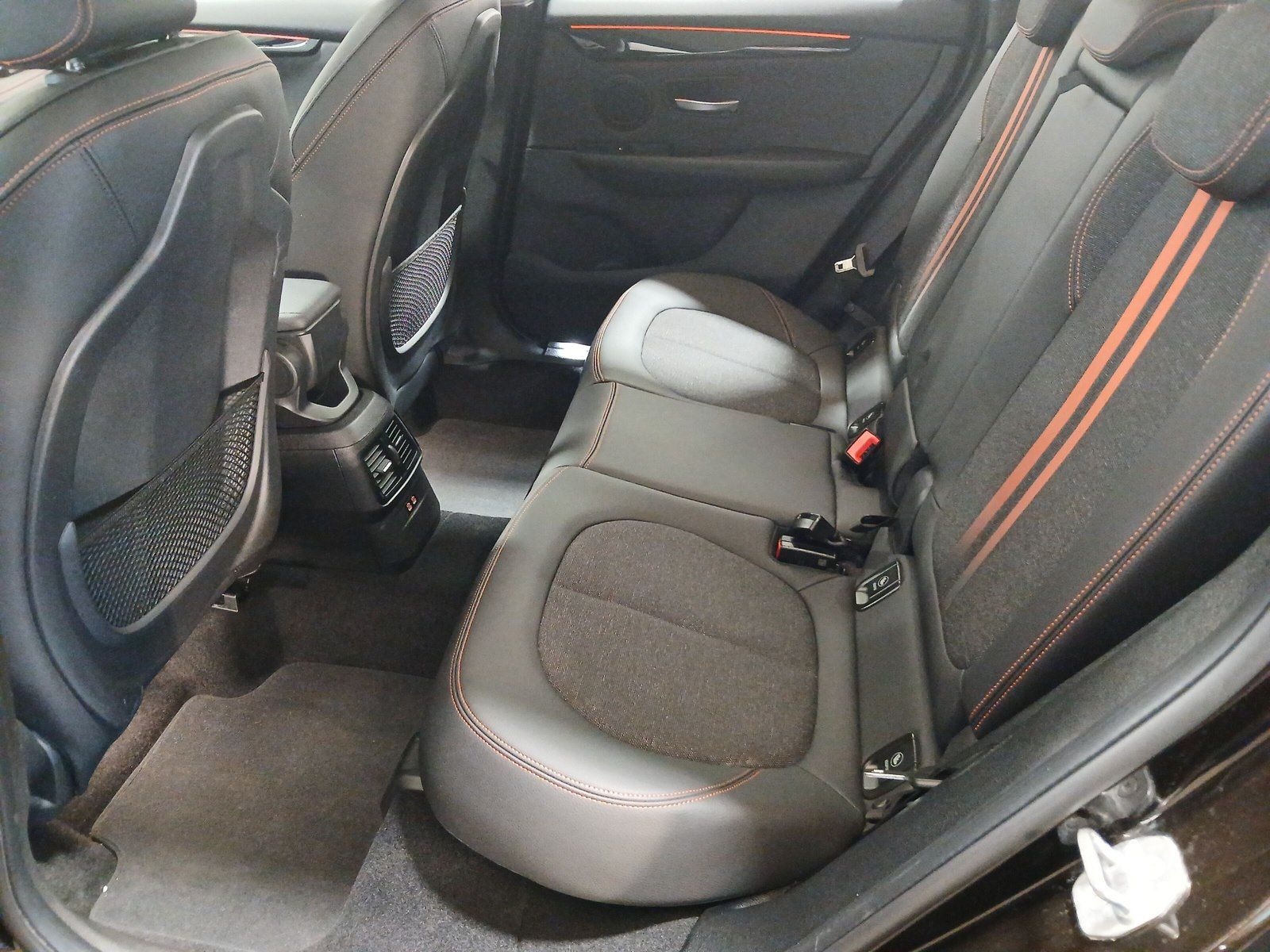 BMW 218d xDrive Active Tourer Sport Line Navi LED foto 11