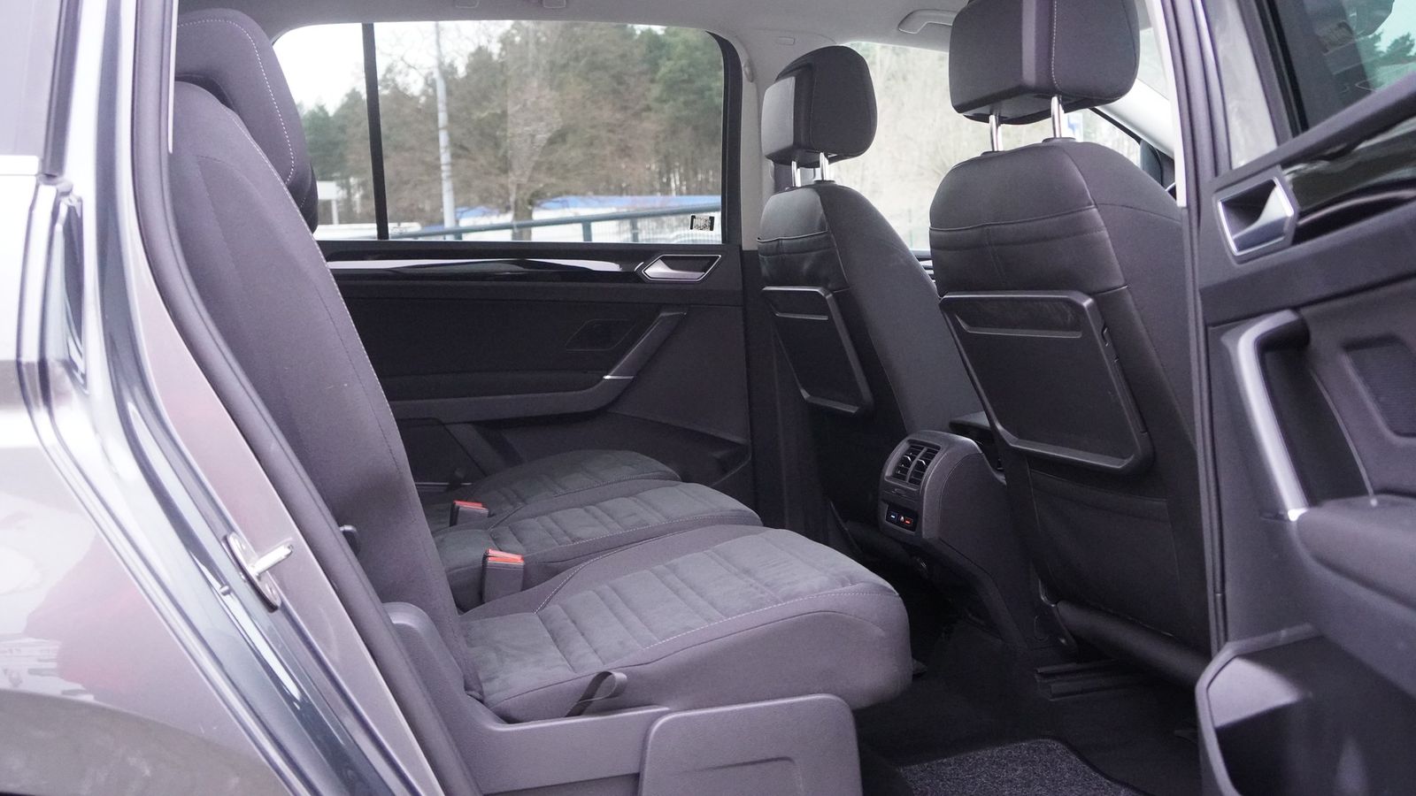 Volkswagen Touran 1.8 TSI Highline LED ACC Navi PDC AHK foto 12