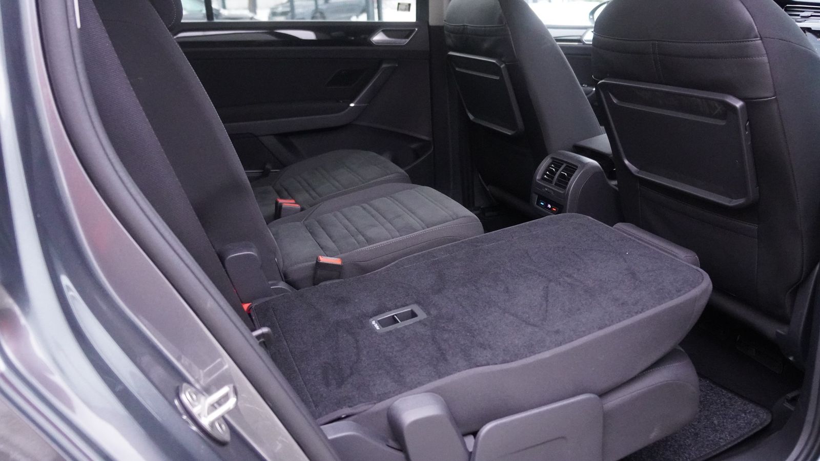 Volkswagen Touran 1.8 TSI Highline LED ACC Navi PDC AHK foto 13