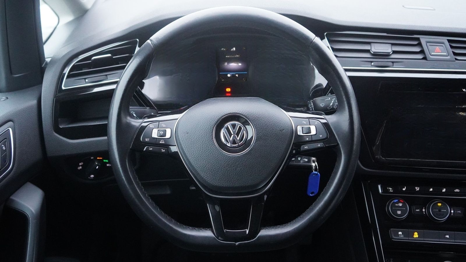 Volkswagen Touran 1.8 TSI Highline LED ACC Navi PDC AHK foto 17