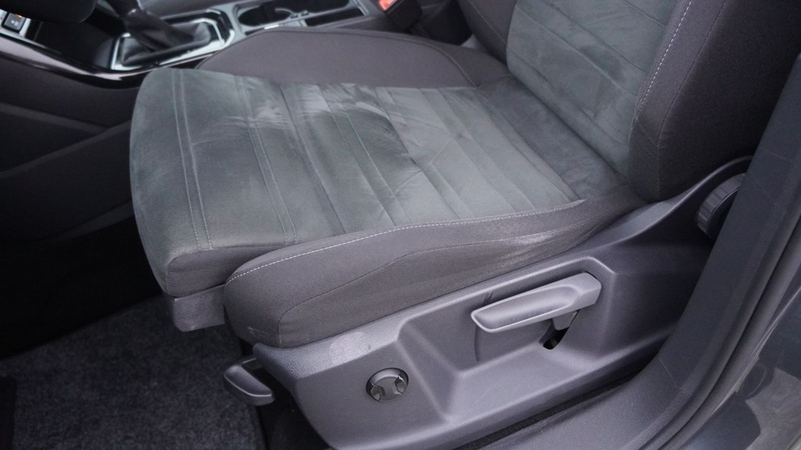 Volkswagen Touran 1.8 TSI Highline LED ACC Navi PDC AHK foto 39