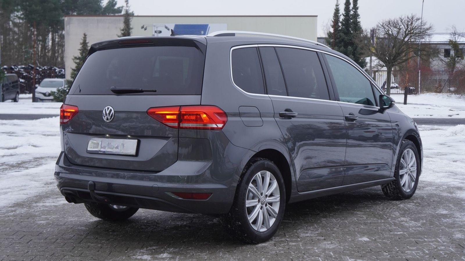 Volkswagen Touran 1.8 TSI Highline LED ACC Navi PDC AHK foto 6