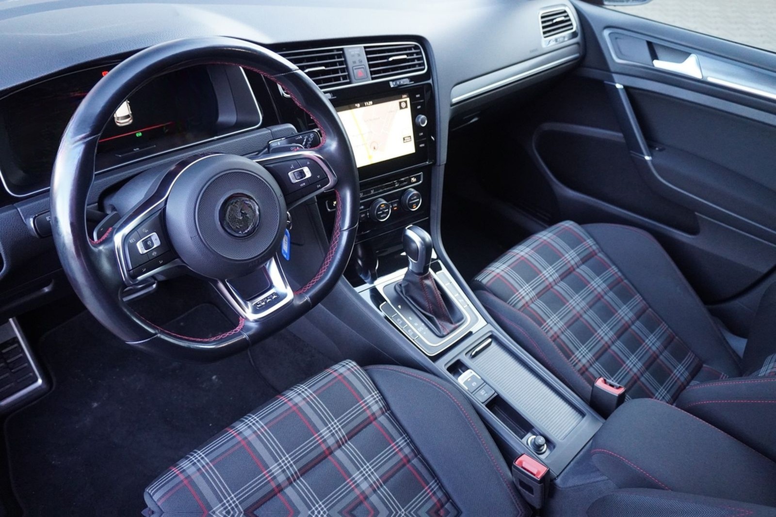 Volkswagen Golf VII 2.0 GTI Performance LED ACC Navi AHK foto 9