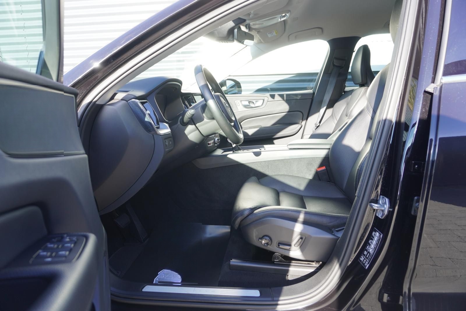 Volvo XC60 D4 INSCRIPTION|VIRTUAL|STANDHEIZUNG|LED|AHK foto 12