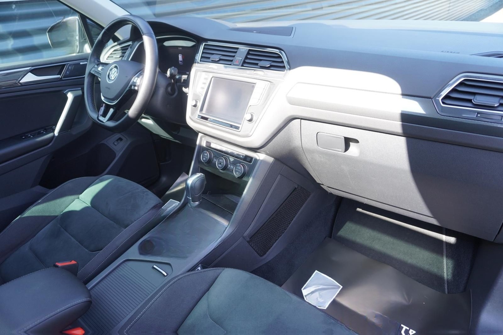 Volkswagen TIGUAN 2.0 TSI DSG|ALLRAD|HIGHLINE|VIRTUAL|PANO| foto 17