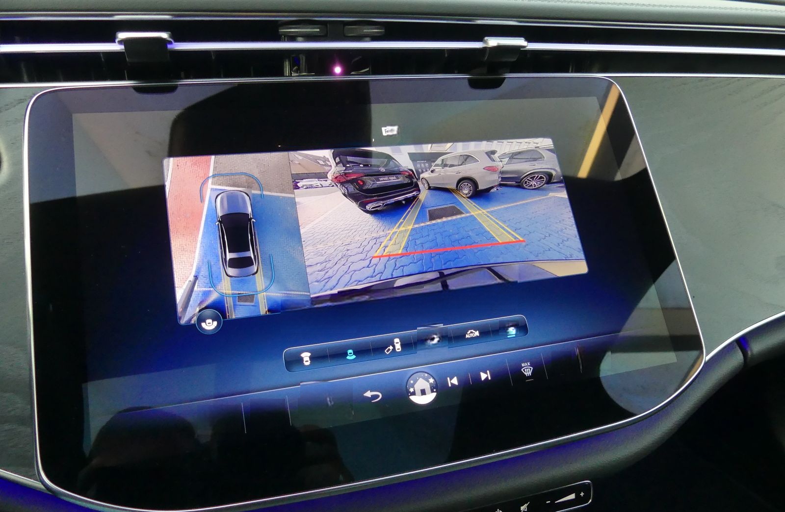 Mercedes-Benz E 220d AMG +Advance+Panorama+360°+Distronic+LED+ foto 8
