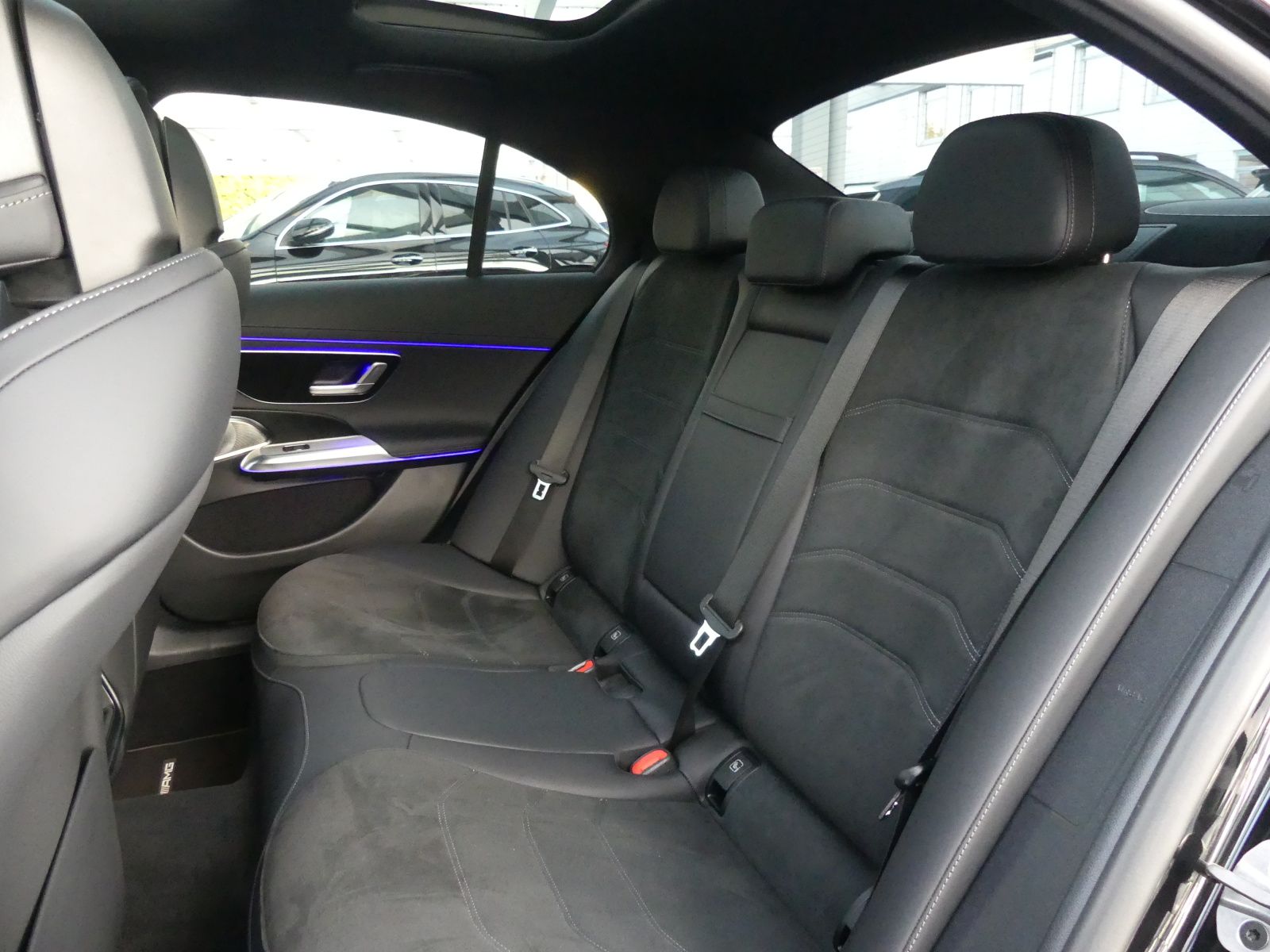 Mercedes-Benz E 220d AMG +Advance+Panorama+360°+Distronic+LED+ foto 10