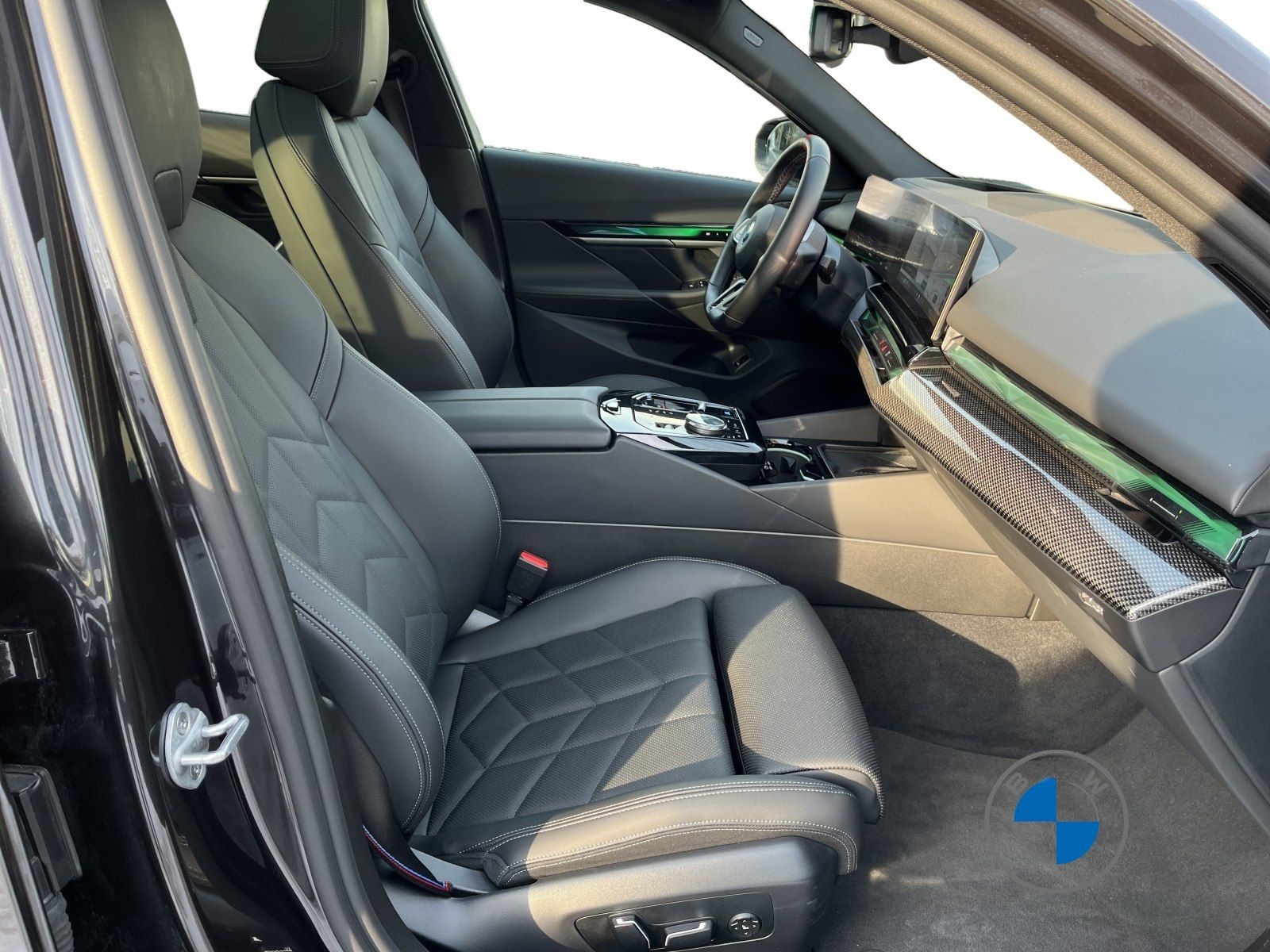 BMW i5 M60 xDrive M Sport 20" Pano Sitzbelüft. H&K M foto 10