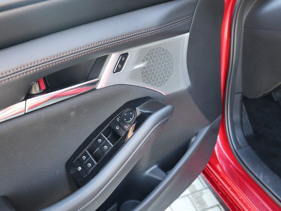 Mazda 3 FB M-Hybrid G-140 AT Exclusive-Line Allwettter foto 10