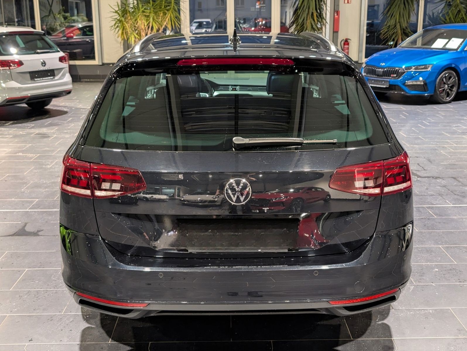 Volkswagen Passat Variant 2.0 TDI SCR DSG Business AHK LED foto 4