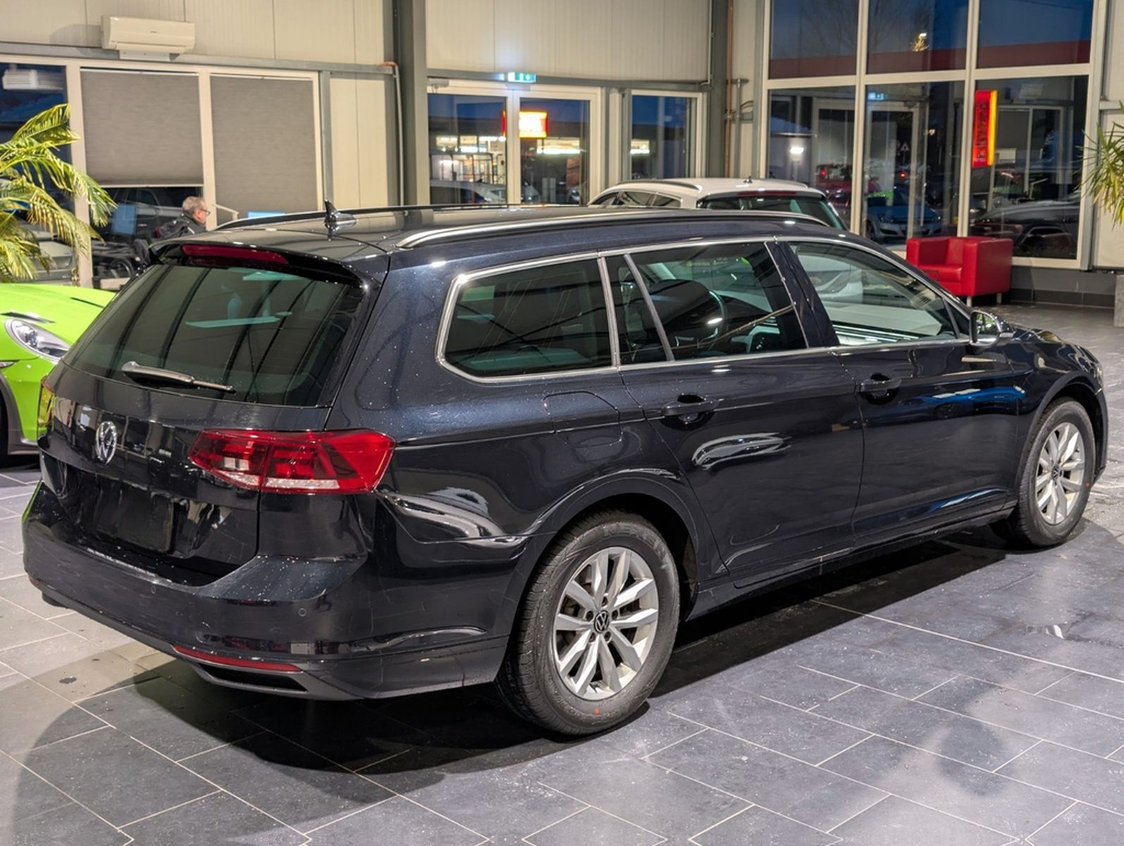 Volkswagen Passat Variant 2.0 TDI SCR DSG Business AHK LED foto 6