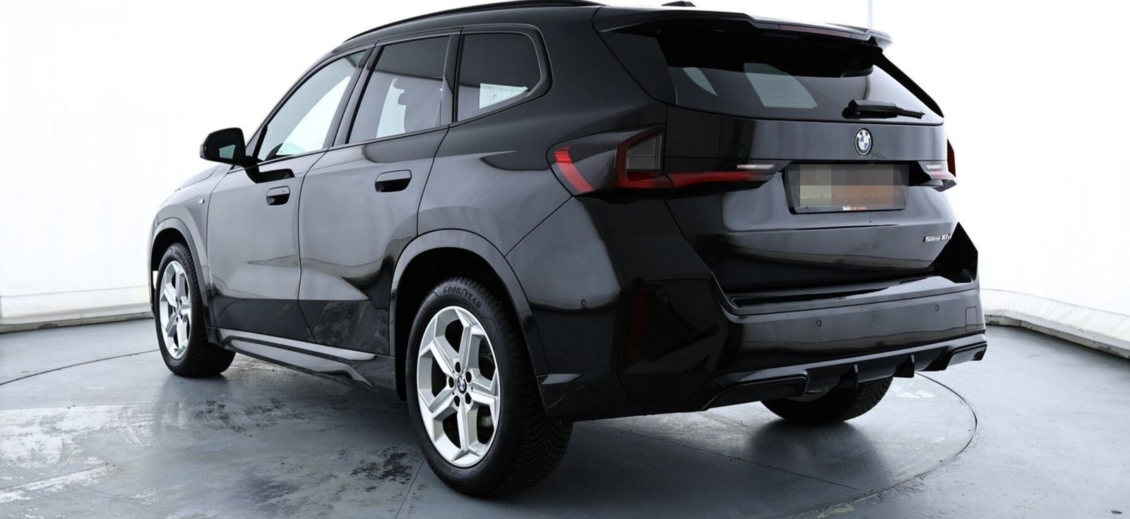BMW X1 sDrive18d M Sport HUD|Pano|PAs+360Aktiv|AHK foto 4