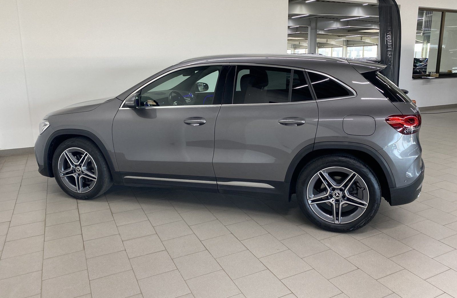 Mercedes-Benz GLA 200 AMG+LED+KAMERA+EASY-PACK+19"AMG+NAVI+SHZ foto 2